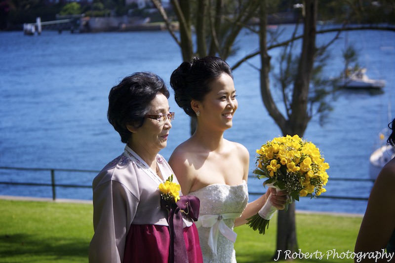 Bride arriving - wedding photography